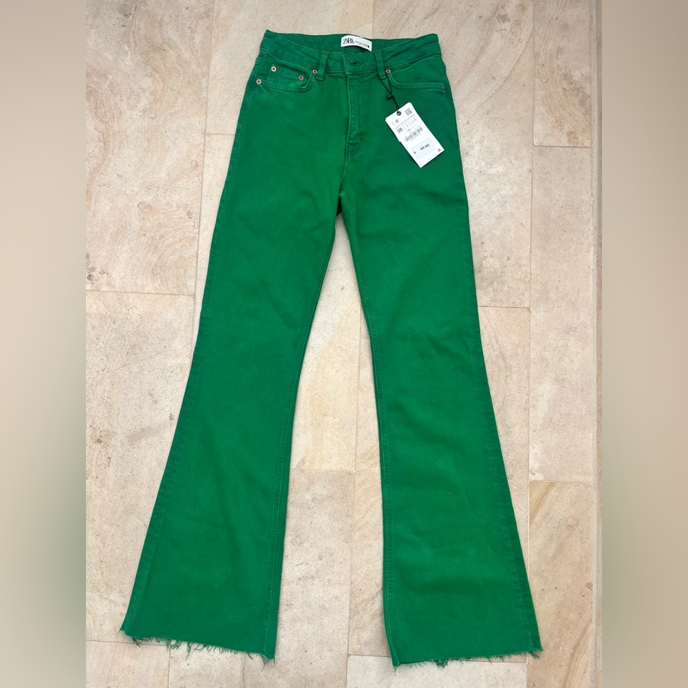 *BRAND NEW* ZARA Signature denim jeans in green.